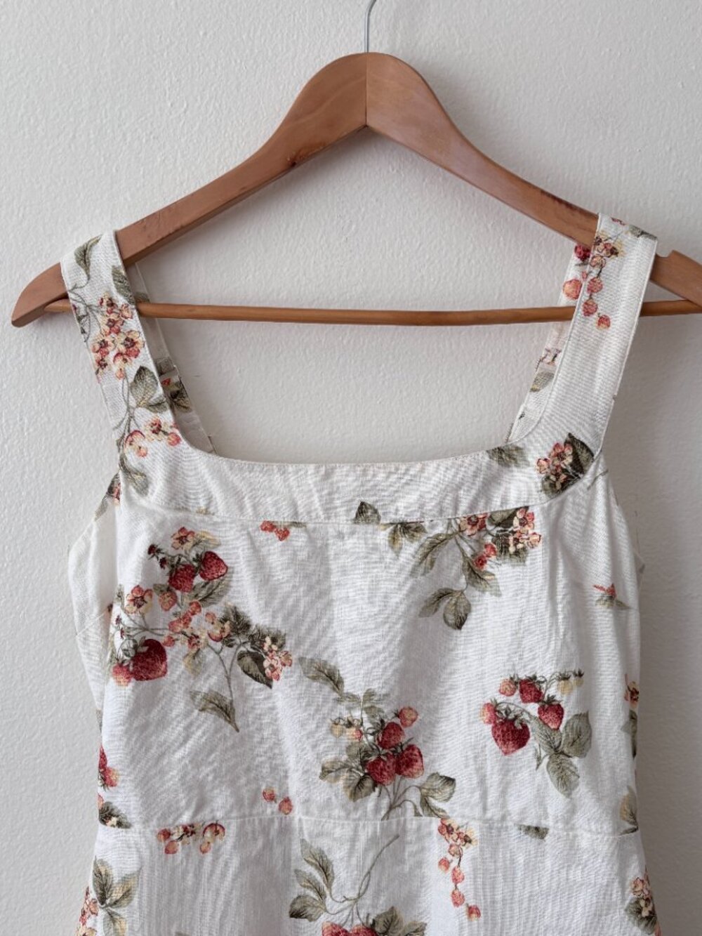 Abercrombie & Fitch Strawberry Print Linen Blend Wide Strap Mini Dress - Picture 4 of 9